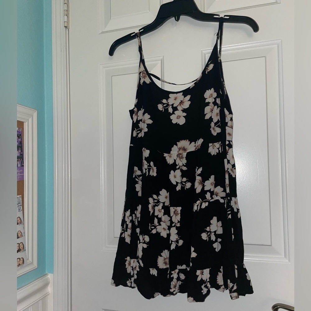 BRANDY MELVILLE floral open back sundress
